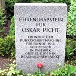Ehrengrabstein Ehrengrabstein für Oskar Picht, Erfinder der Punktschriftmaschine für Blinde 1901
